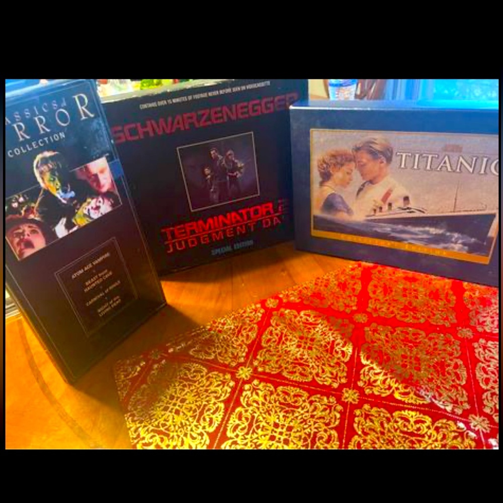 Terminator 2 Judgement Day VHS Special Edition Box Set 1993 
TITANIC 1997